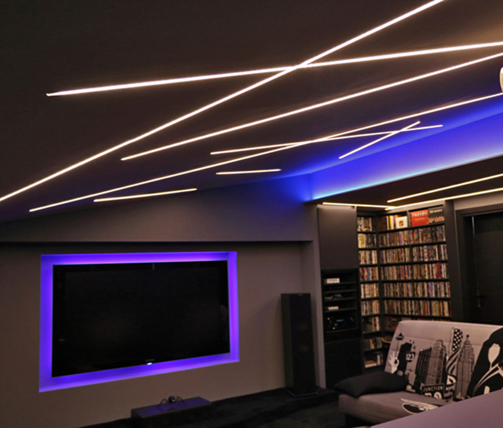 Κατασκευή Home Cinema με γραμμικό φωτισμό LED, RGB και bar σε σοφίτα κατοικίας στην Παλλήνη