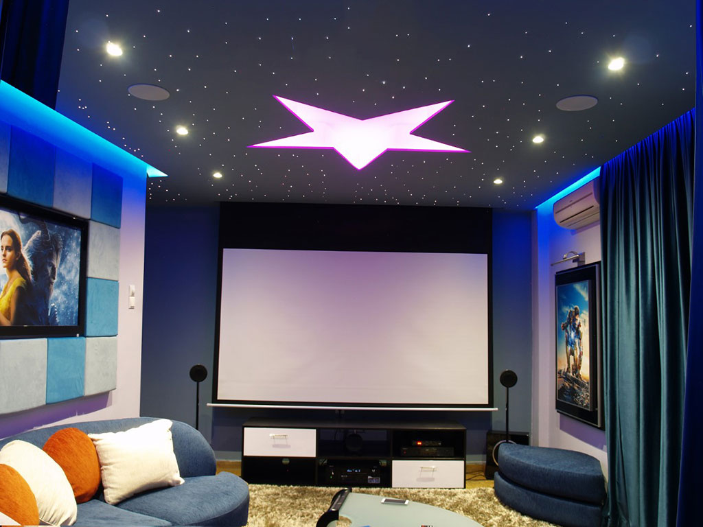 Home Cinema με οροφή γυψοσανίδας, φωτιζόμενο αστέρι LED και οπτικές ίνες σε κατοικία στην Καλλιθέα