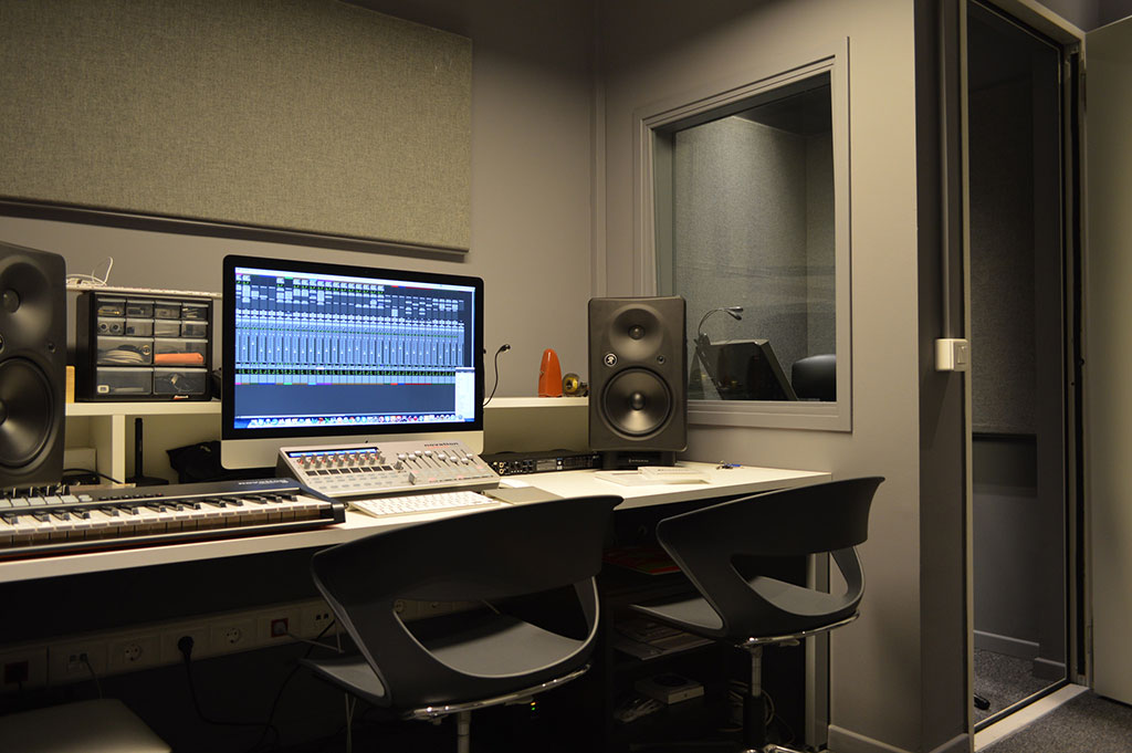 Κατασκευή studio μέσα στη βιβλιοθήκη της Βέροιας
