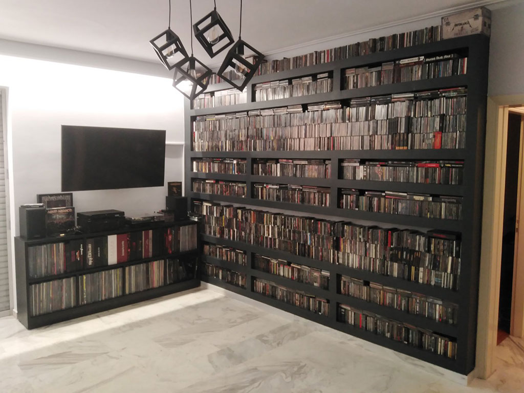 Σύνθεση γυψοσανίδας με ράφια για CD, DVD και τηλεόραση σε κατοικία στο Γαλάτσι
