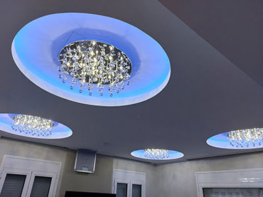 Κύκλοι οροφής με κρυφό φωτισμό σε οικιά στις Αφίδνες.