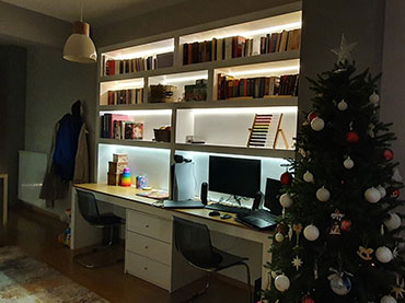 Βιβλιοθήκη και γραφεία σε οικία στο Μοσχάτο.