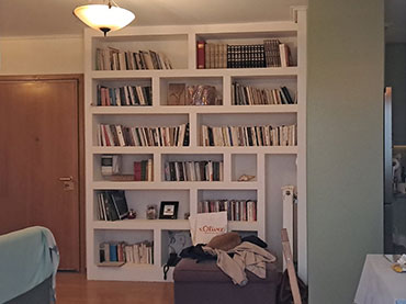 Σύνθεση βιβλιοθήκη  σε οικία στο Πολύγωνο.
